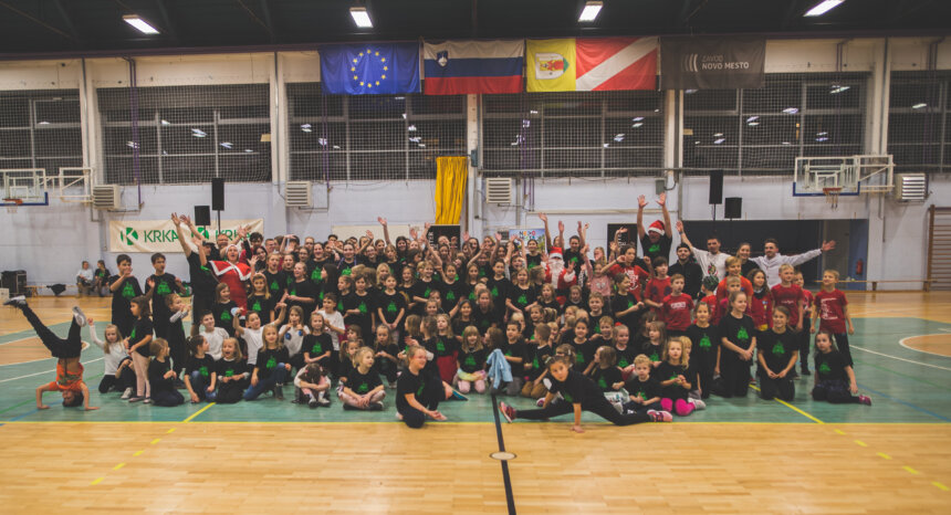 Novoletna plesna produkcija uspela